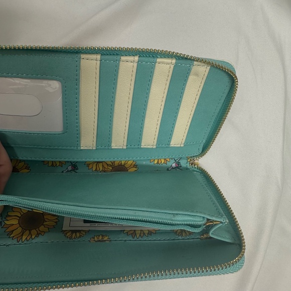 Loungefly Pocahontas Wallet - Picture 4 of 5